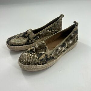 Clark’s soft cushion snake skin canvas shoes size 8.5 m